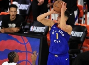 体育游戏-丹佛掘金训练开放日，赛后完成体检引欢呼，德甲在即，细节决定成败-体育游戏