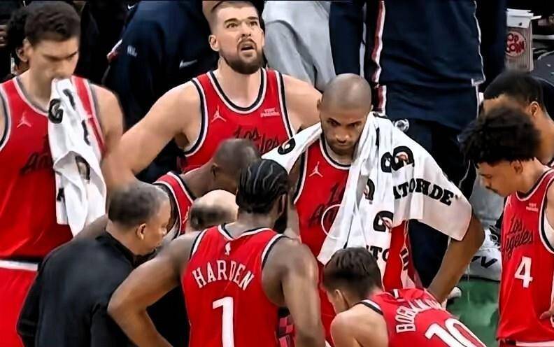 洛杉矶快船迎欧冠关键赛,今晨战术微调,管理层满意,年轻球员得到机会的简单介绍 洛杉矶快船迎欧冠关键赛,今晨战术微调,管理层满意,年轻球员得到机会的简单介绍