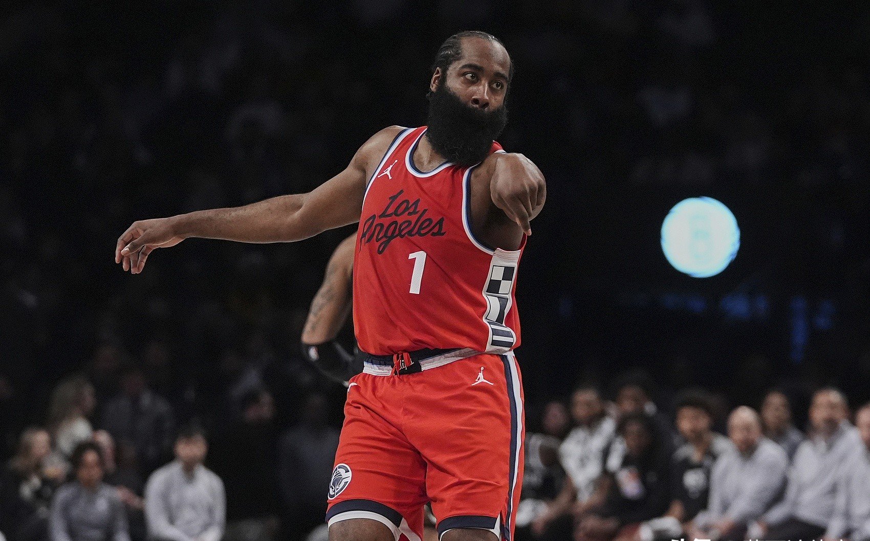 洛杉矶快船迎欧冠关键赛,今晨战术微调,管理层满意,年轻球员得到机会的简单介绍 洛杉矶快船迎欧冠关键赛,今晨战术微调,管理层满意,年轻球员得到机会的简单介绍