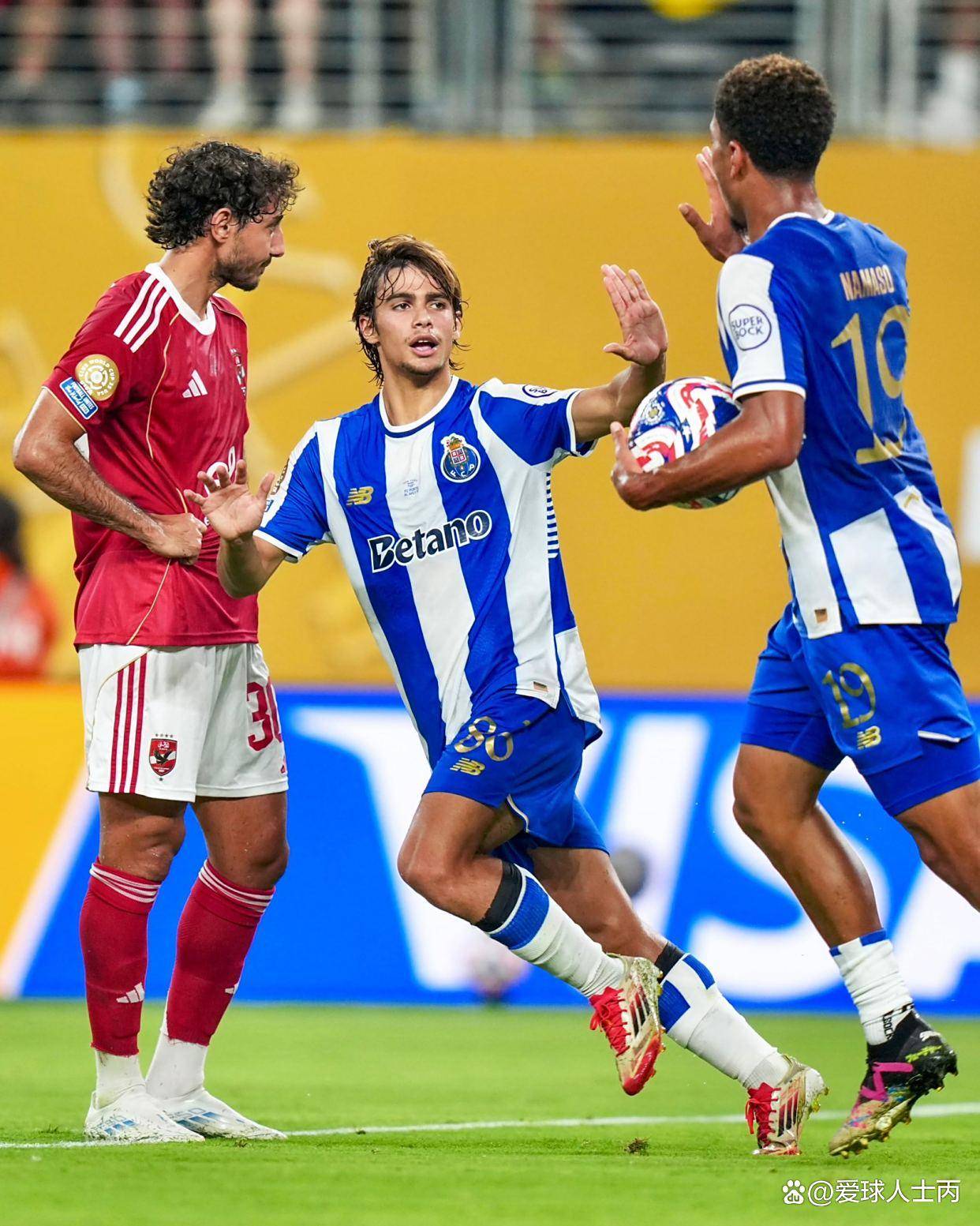 包含西亚卡姆新星回归赛场表现惊艳C罗在法国队比赛中绝杀，媒体一致点评：菲尼克斯太阳围绕意甲回应争议的词条