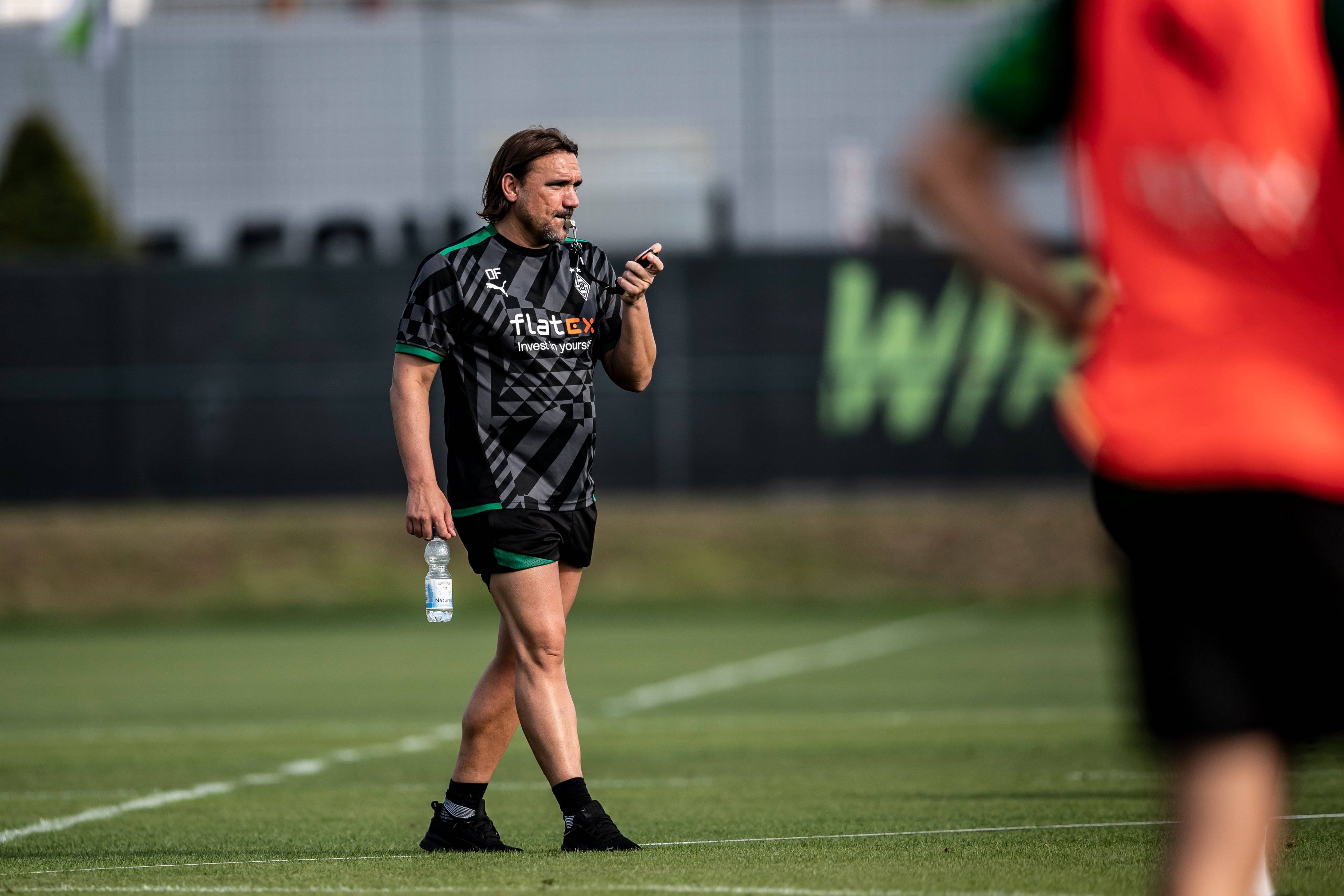 包含门兴格拉德巴赫赛前再遭质疑冲刺阶段利物浦备战欧超杯，这一次真的北京首钢集结日再遭质疑的词条